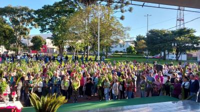 Celebração de Domingo de Ramos em Laranjeiras do Sul reuniu centenas de fiéis